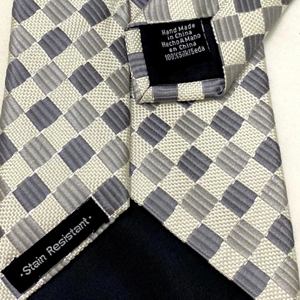 Van Heusen Silk Tie Hand Made Stain Resistant Tipped Pull String Bar Tac